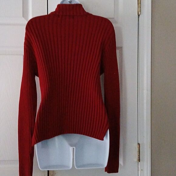 Banana Republic Factory Store deep red ribbed casual sweater Sz M NWOT - Picture 4 of 5